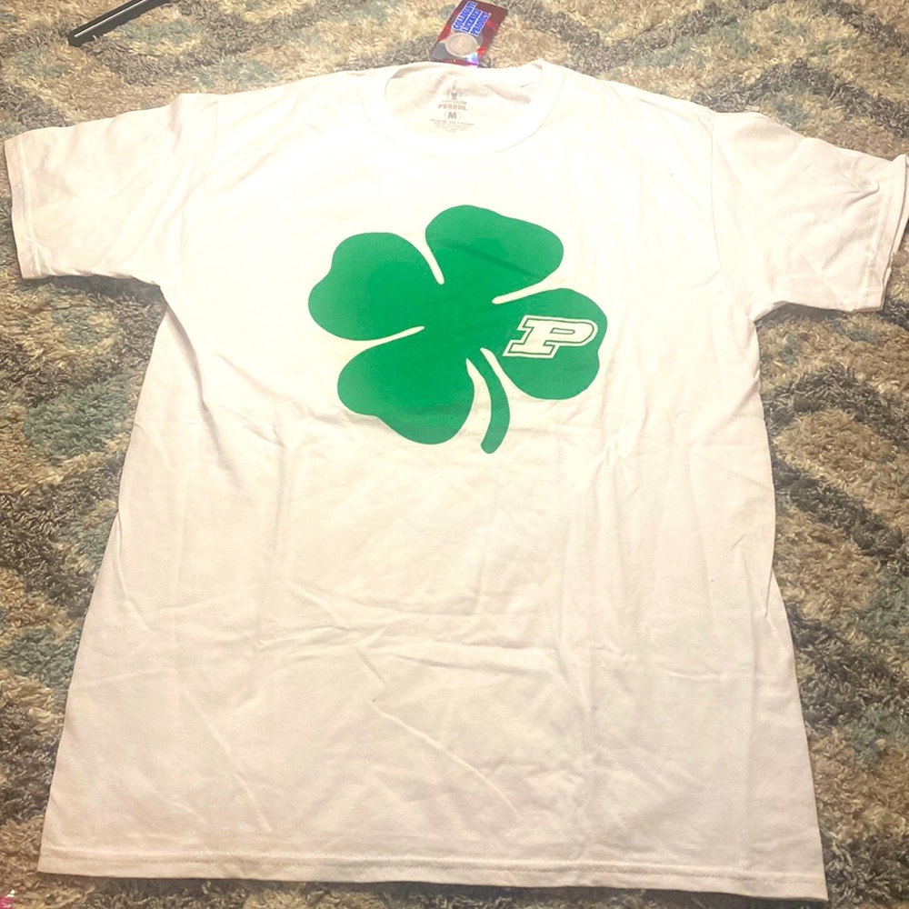 Mens medium NEW Perdue college tshirt